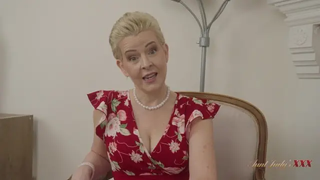 milf Bobbi′s Naughty😈 Sessions - Mature Step-milf Wants Some Fun Before Sleep (POV)