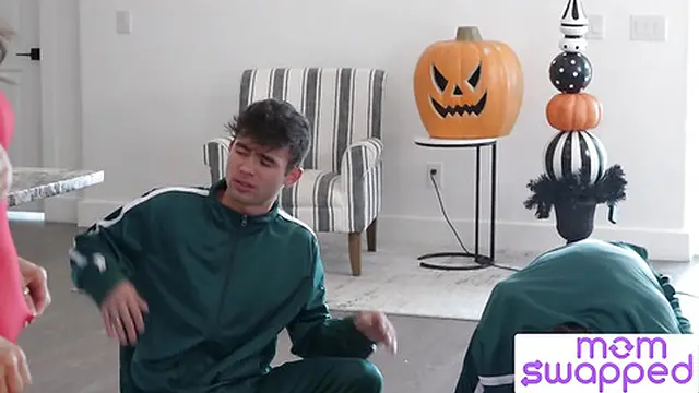 Jizz Games w/ Justine Jakobs & Jessica Ryan leads to Hot  Foursome S5:E2